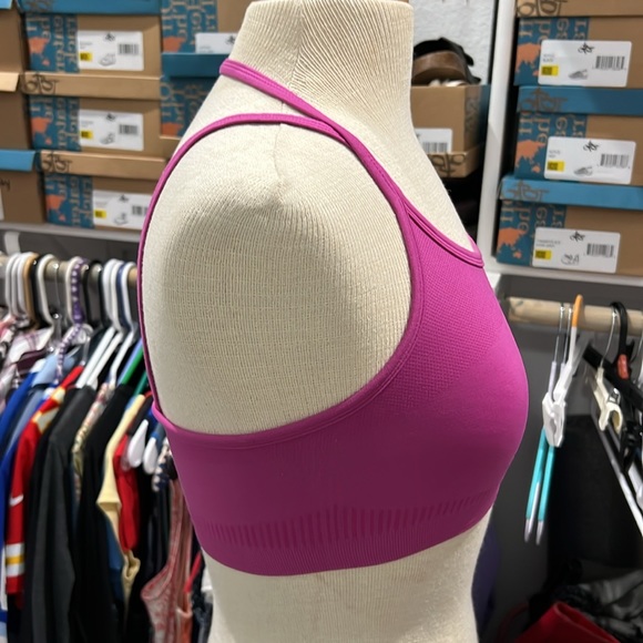 Fabletics sports top with unique strap pattern. - Picture 3 of 6